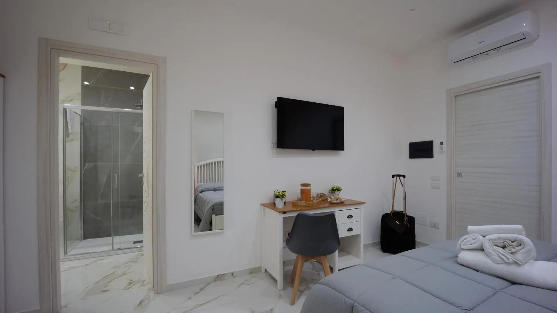 Reddimus Guest House Napoli Italia