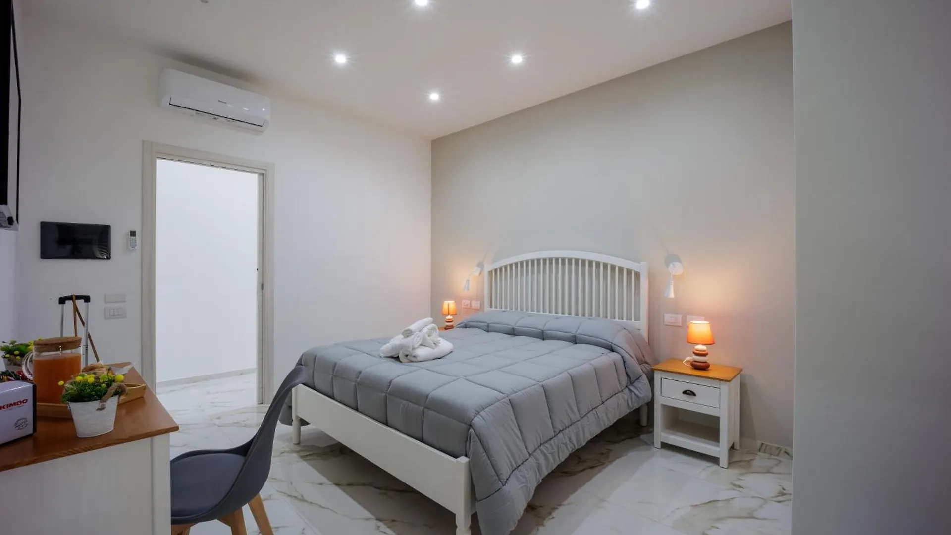 Reddimus Guest House Napoli 0*,  Italia