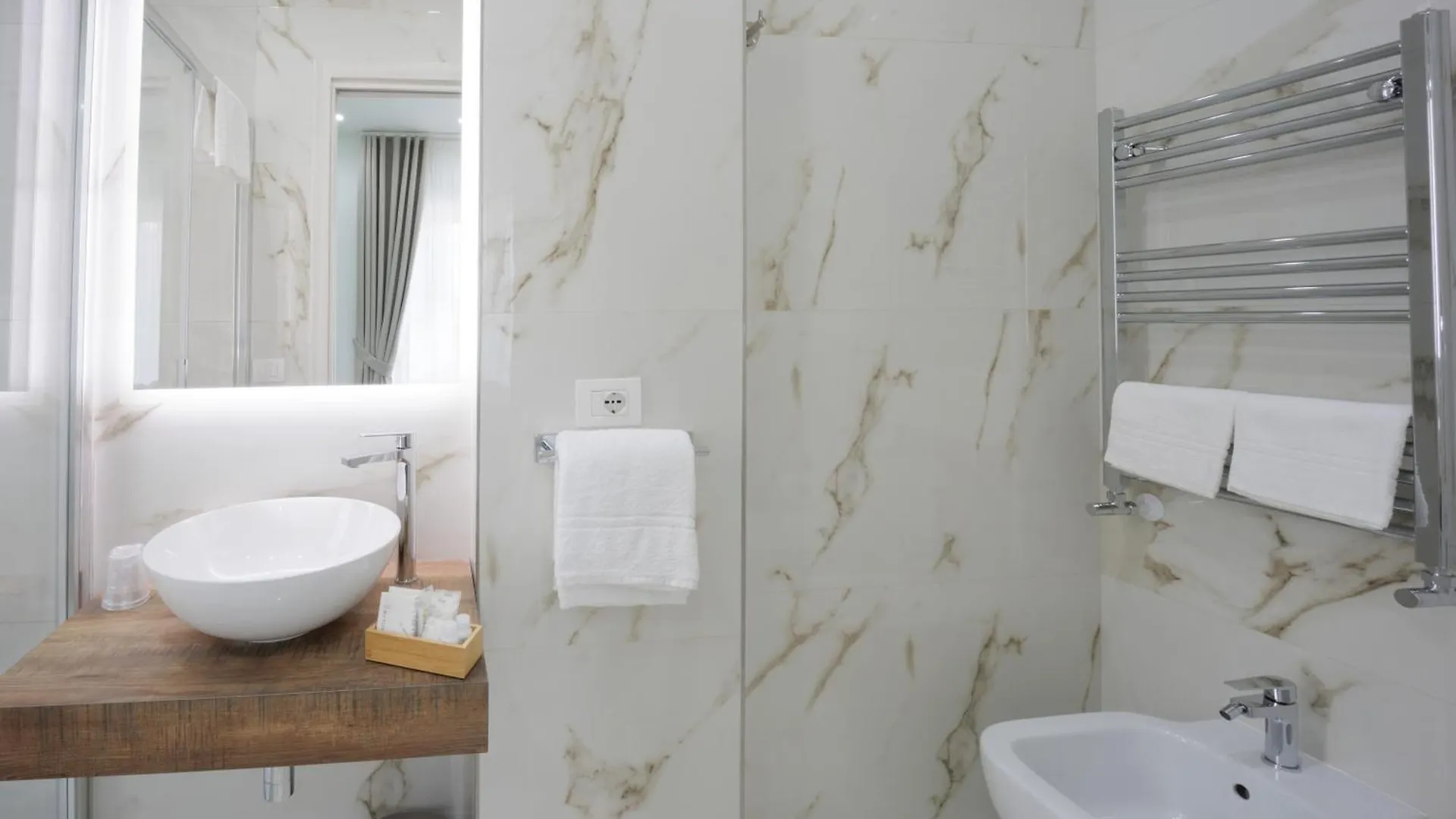 Reddimus Guest House Napoli Italia