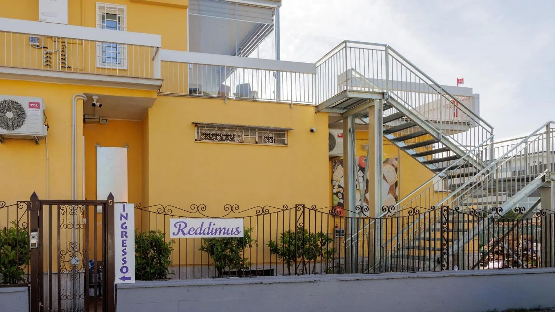 Reddimus Guest House Napoli Italia